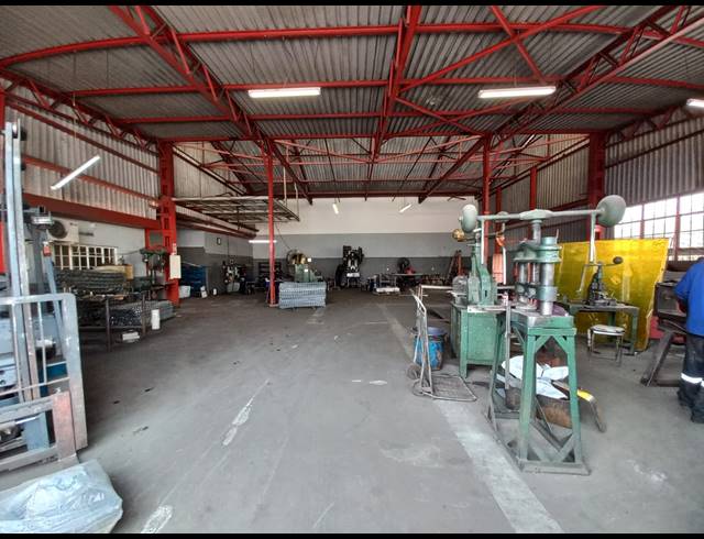 440M² MINI FACTORY TO LET IN KNIGHTS